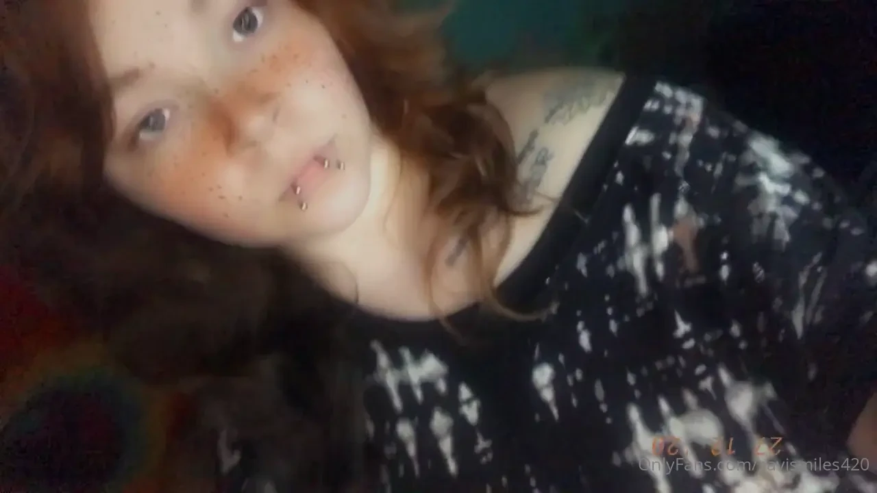 Some booty wiggles and a tease 