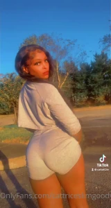 My pussy so fat it love to get beat with a bat part 2