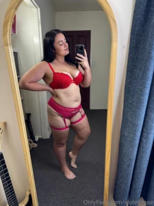 5 2 and curvyyyyy your type or nah