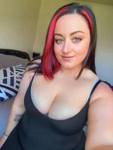 What caught your eye first my eyes body or lips