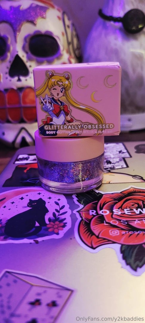 Oomf got me the sailor moon prism body glitter for my makeup part 1 