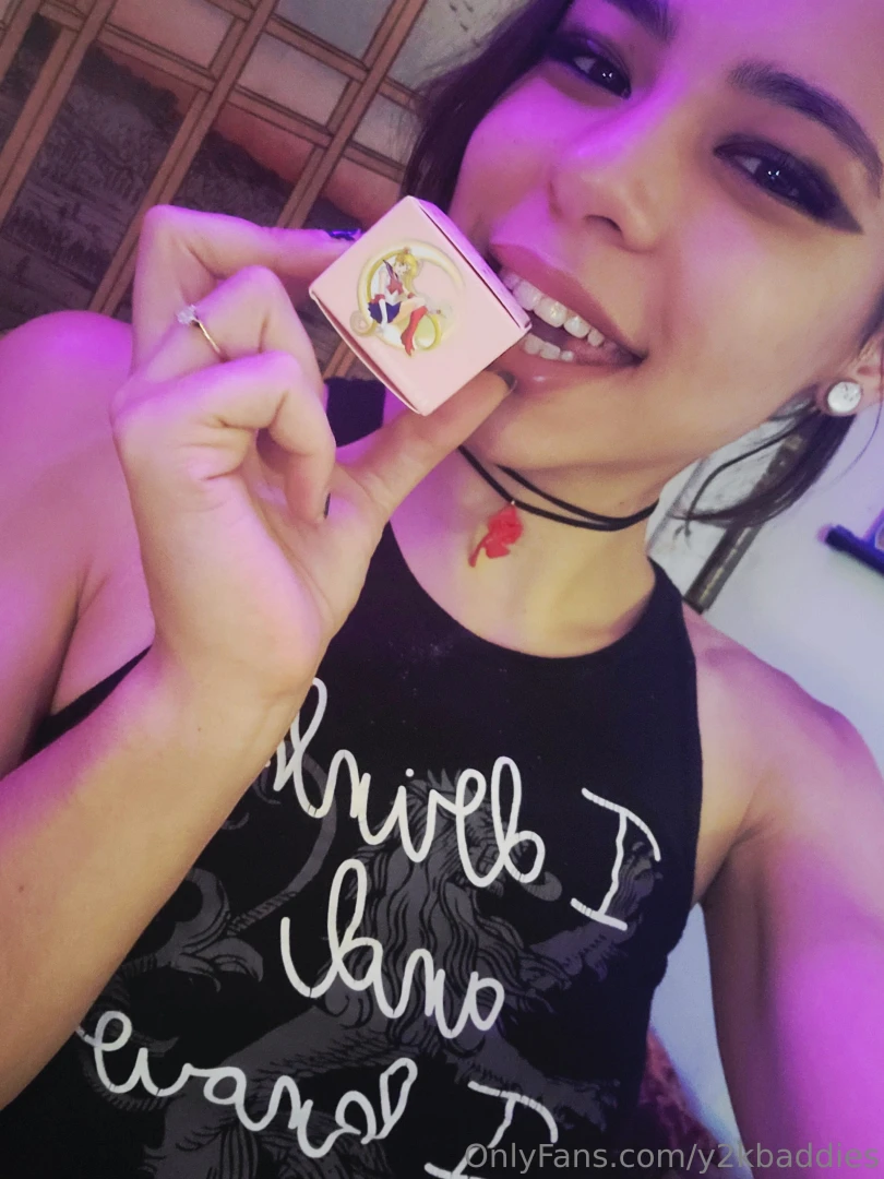 Oomf got me the sailor moon prism body glitter for my makeup 