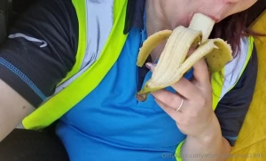Dicono che la frutta faccia bene pausetta e mentre succhio questa