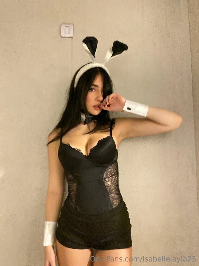 You staring at my curves or imagining yourself gripping them 