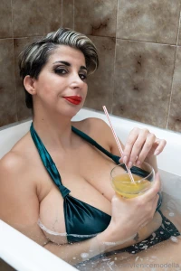 Perch non mi raggiungi nella vasca