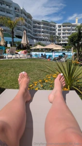 Fun in the sun feet sun whitetoes