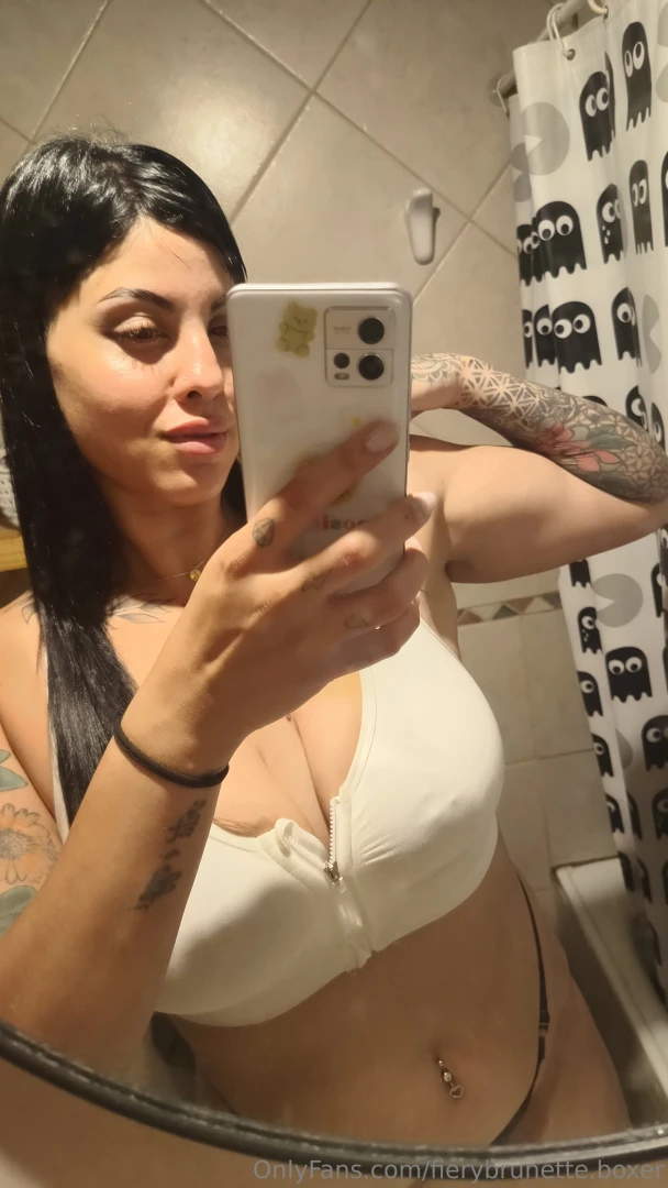 This sexy boxer is training very hard to have hard buttocks for your 