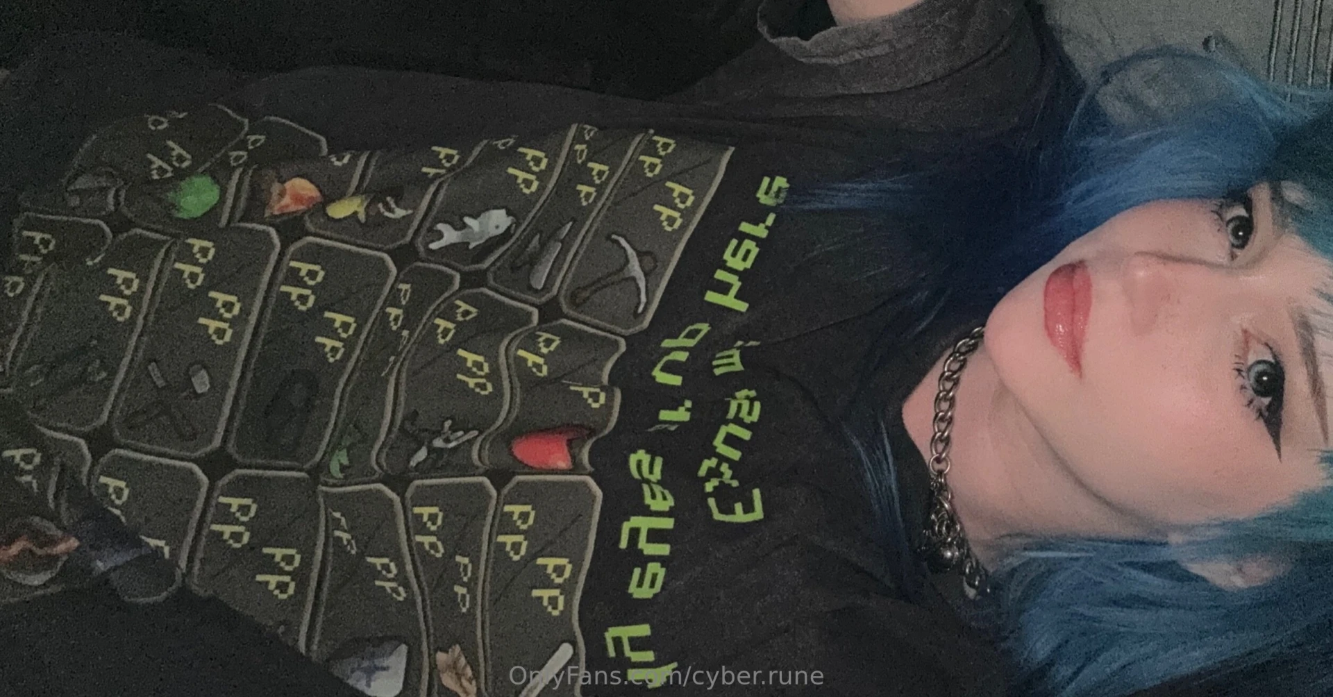 Hey i know you re attracted to me and everything but can you pls stop 