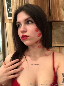 My lips want to tell you something in your ear will you come close