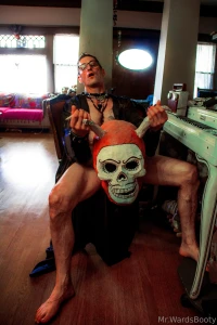 Mi casa jackin off at home part 1