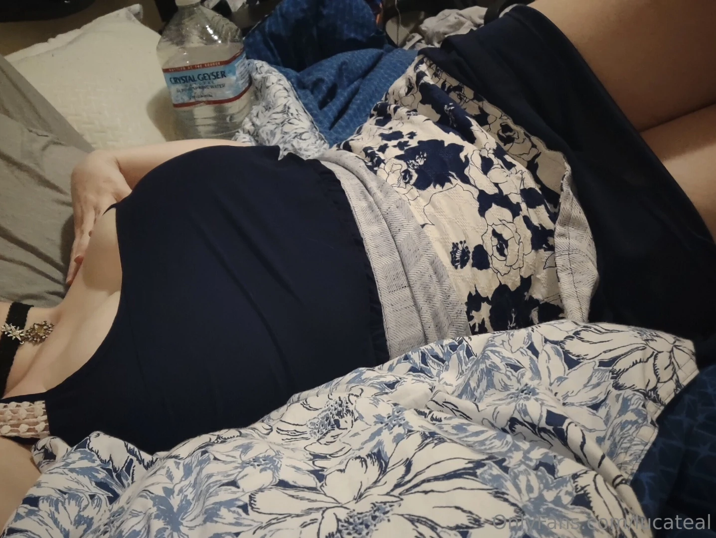 Oldies pussy tits tummy feet and ass toy in ass oh also starting up a part 1 