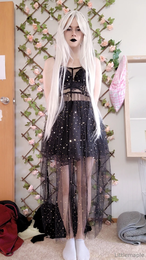 Just a cute pic of the outfit would you guys like me to make more 