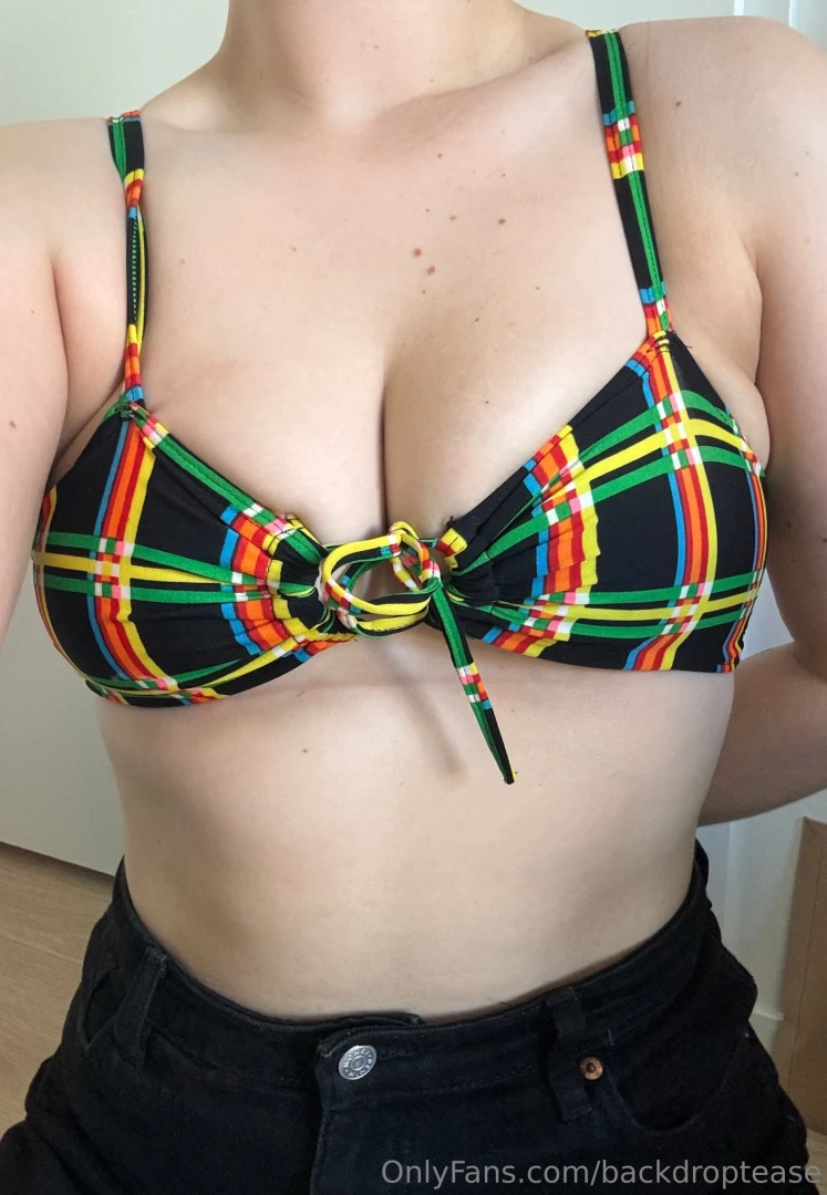 Got a new bikini and its tooo freaking smalll it looks okay in the part 1 