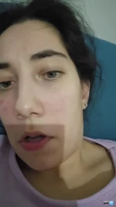 Ops ahahaha e bagnata non poco mo ho fame per lei gocciola