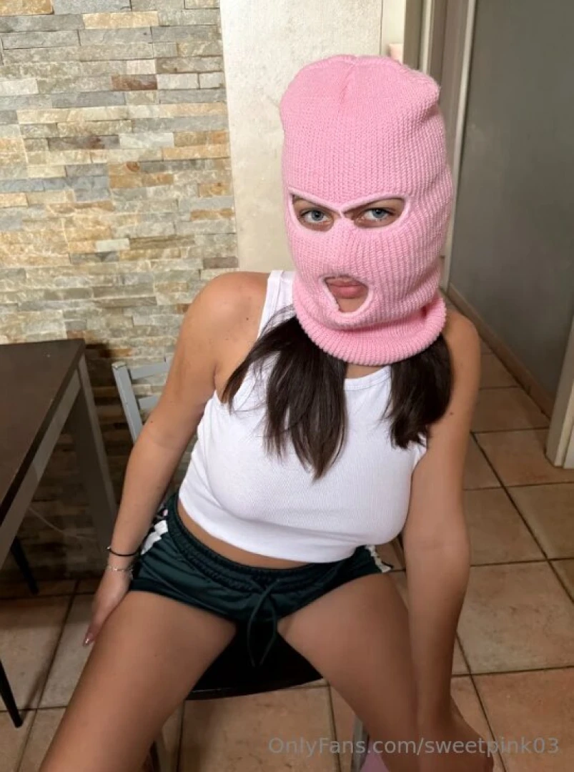 Cosa c ti vergogni lo sai che non mordo vieni in chat 