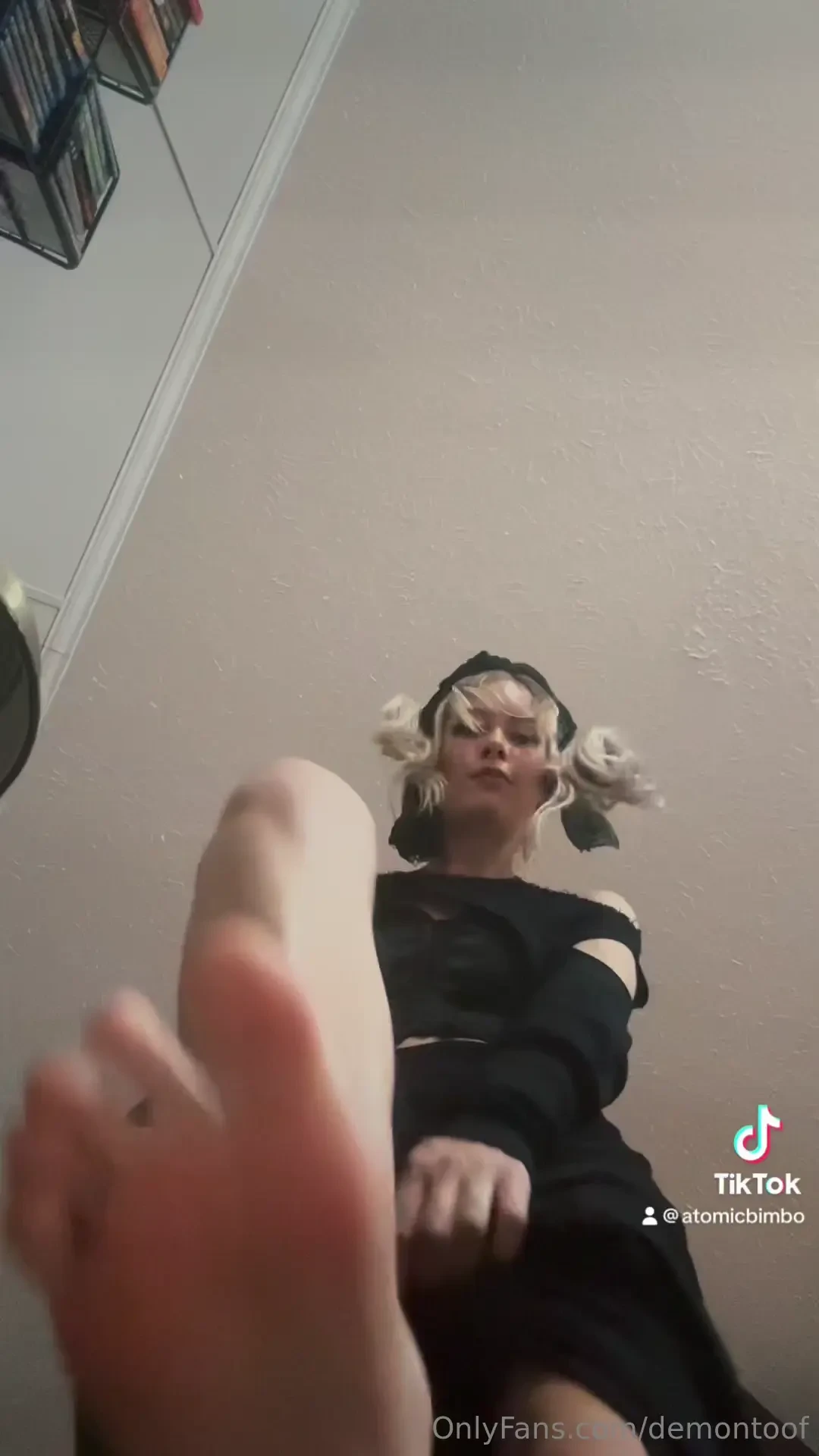 Pov i m a giantess n ur a lil cute bug man who s guts i squished out 