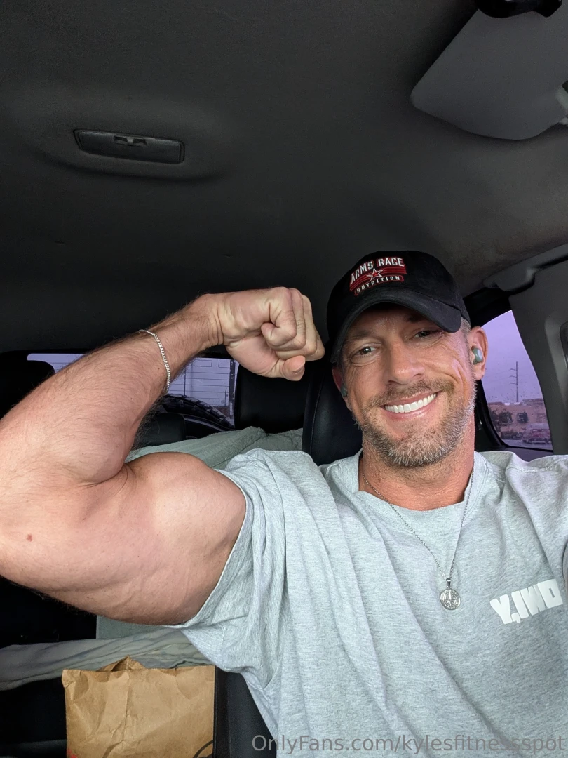 Hard cock and harder biceps 