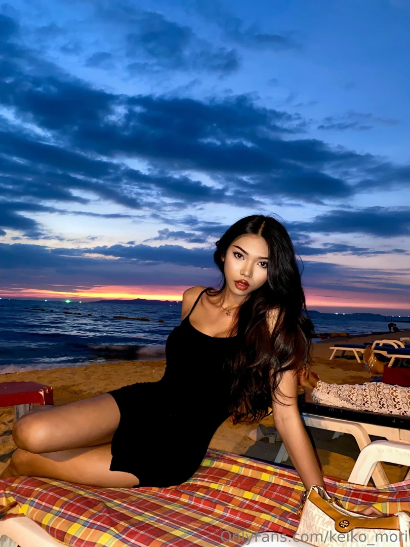 I like to watch sunsets on the beach 