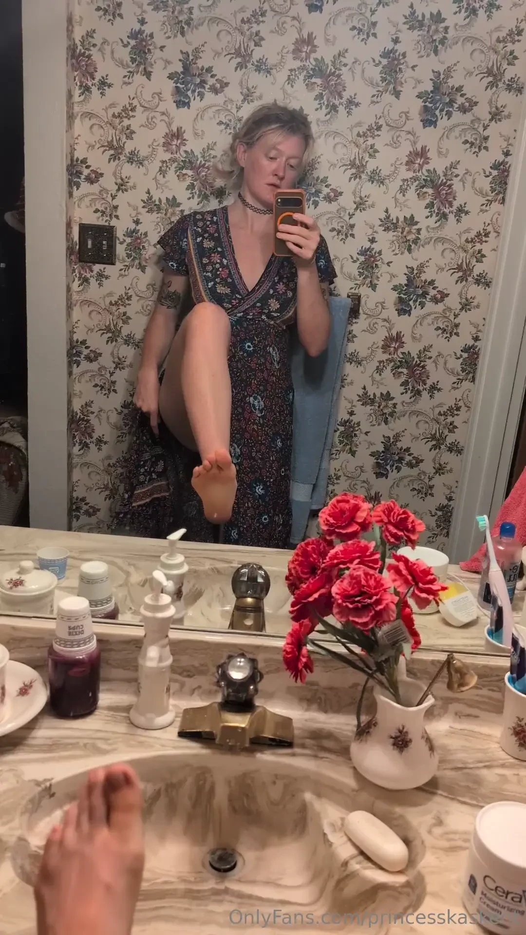 In need of a desperate foot boy to give me a good ol rub down 