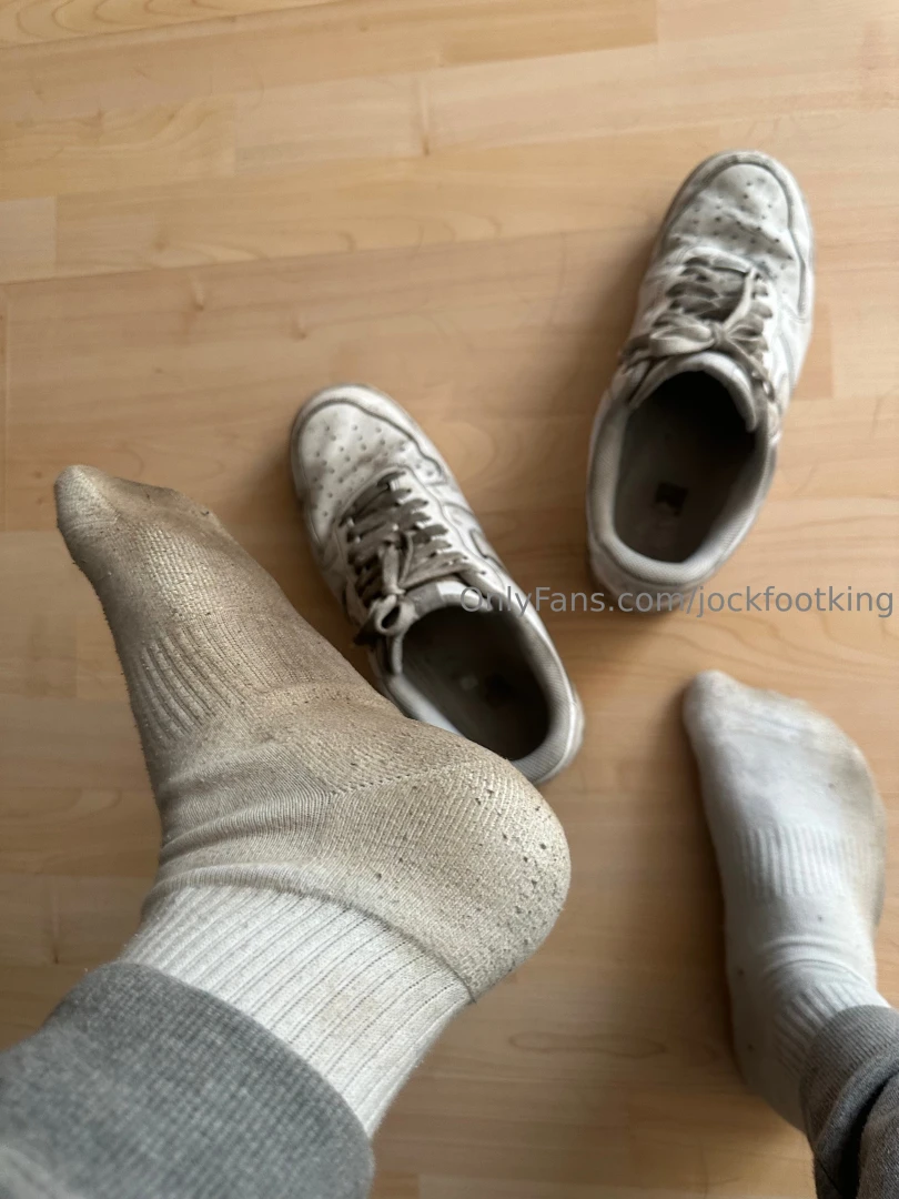 Who wants my beat up old af1 s i wear to work every day 