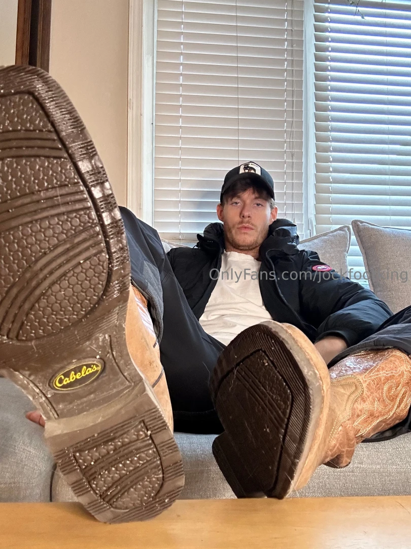 Come take off these sweaty leather boots and stuff them full with fag 