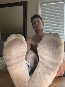 You have no independent thought when my big stinky feet are placed in
