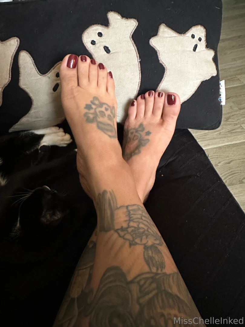 Can you rub my feet please 