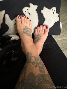 Can you rub my feet please