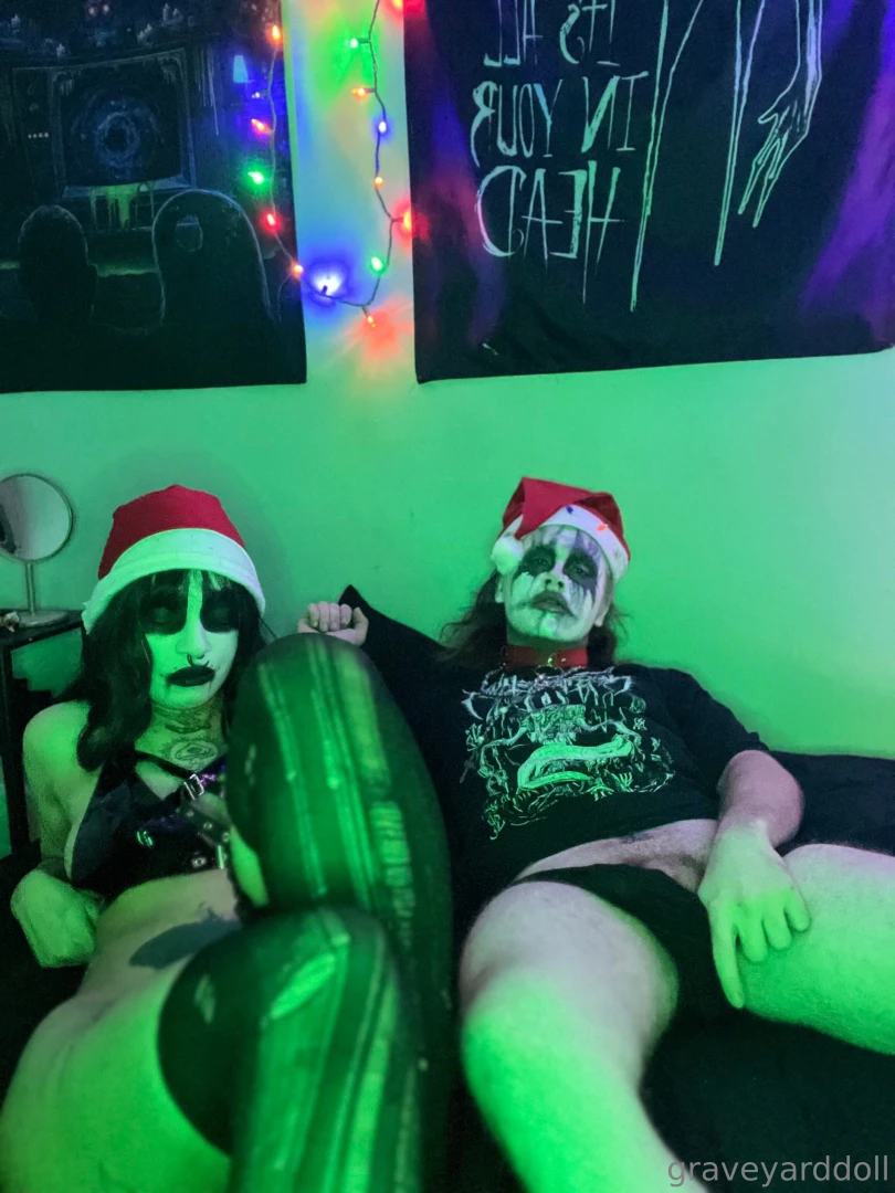 Christmas pics i forgot about who s wants to see the video 