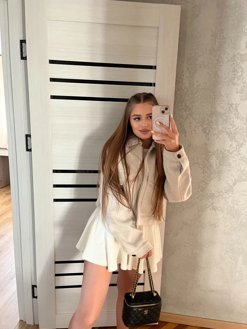 A subtle beige look for the perfect outing today i chose a light and 