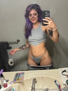 Leaving this up and going to bed gooners ya girl is eepy