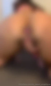 Who wants to see me play with myself and use my pretty pink vibrator