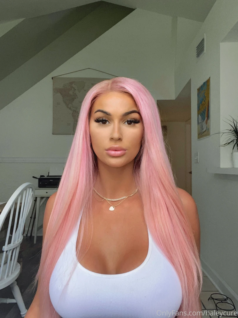 Who knew pink hair could look this good 