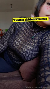 Esta es ela blusa nueva qu use en stream qu tal se ve