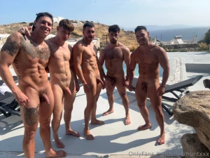 We are having the best time in mykonos in our beautiful villa rubbing