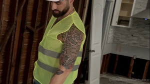 These two construction workers don t mess around they know they need