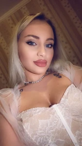 I want you to take my panties off with your teeths