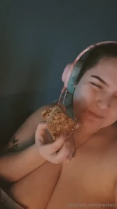 Been bedbound today due to my period kicking my ass lucky to have some