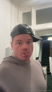 Anyone seen my hat i lost it last week