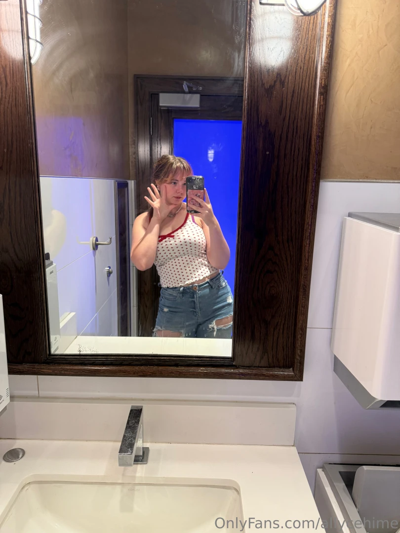 Wanna see the other pictures i took in the bathroom leave a 5 tip 