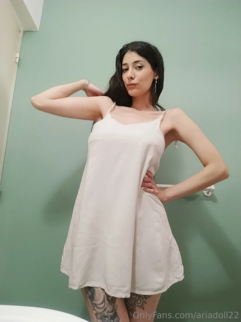 Can you imagine being my servant while i get dressed 