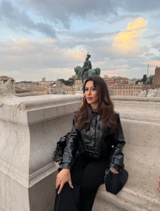 Ogni curva un peccato ogni sguardo una provocazione sei gi duro