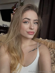 Lil makeup good mood ready to take on the day what are you up to today