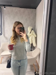 Guess where i am a small gift from me if you guess i m waiting for