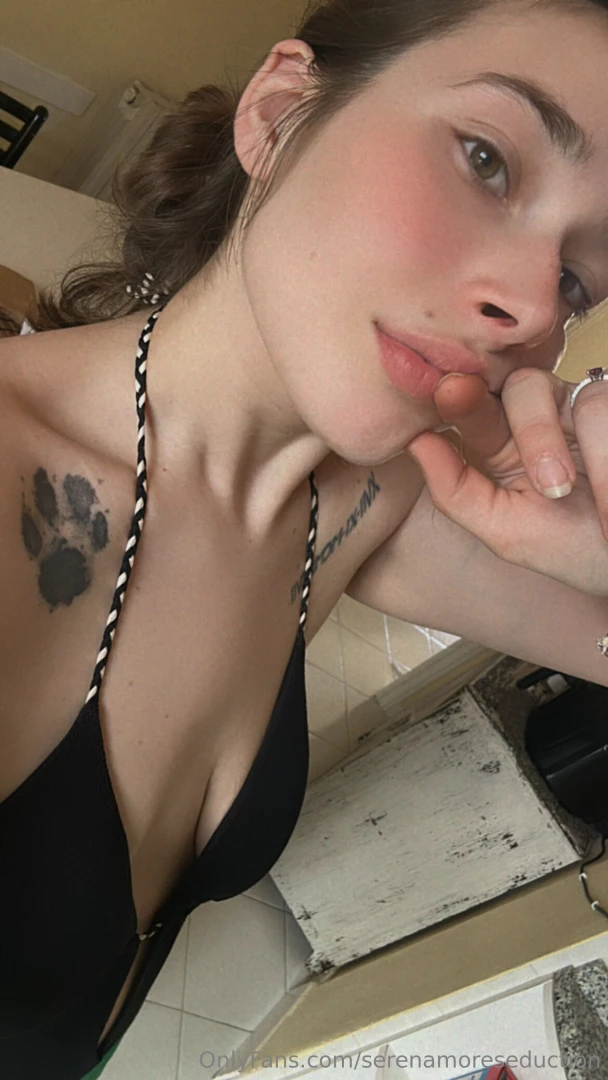 Vi piace il mio nuovo costumino chi me lo viene a togliere 