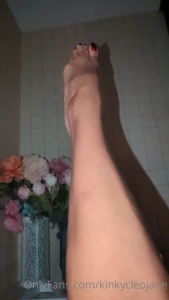 Cum relax with me and my wrinkly wet soles and toes