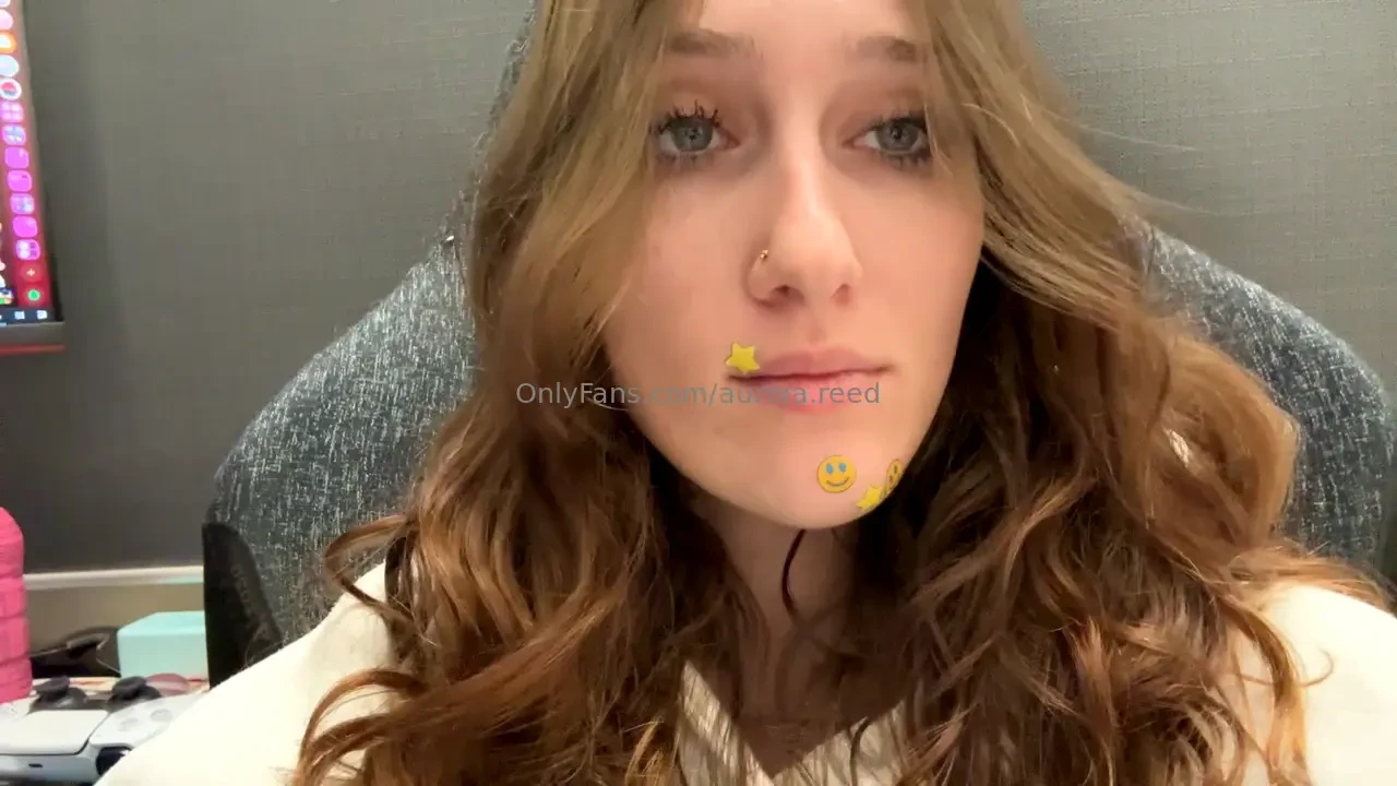 My skin is so bad xx but at least i look cute xx right hehe comment 