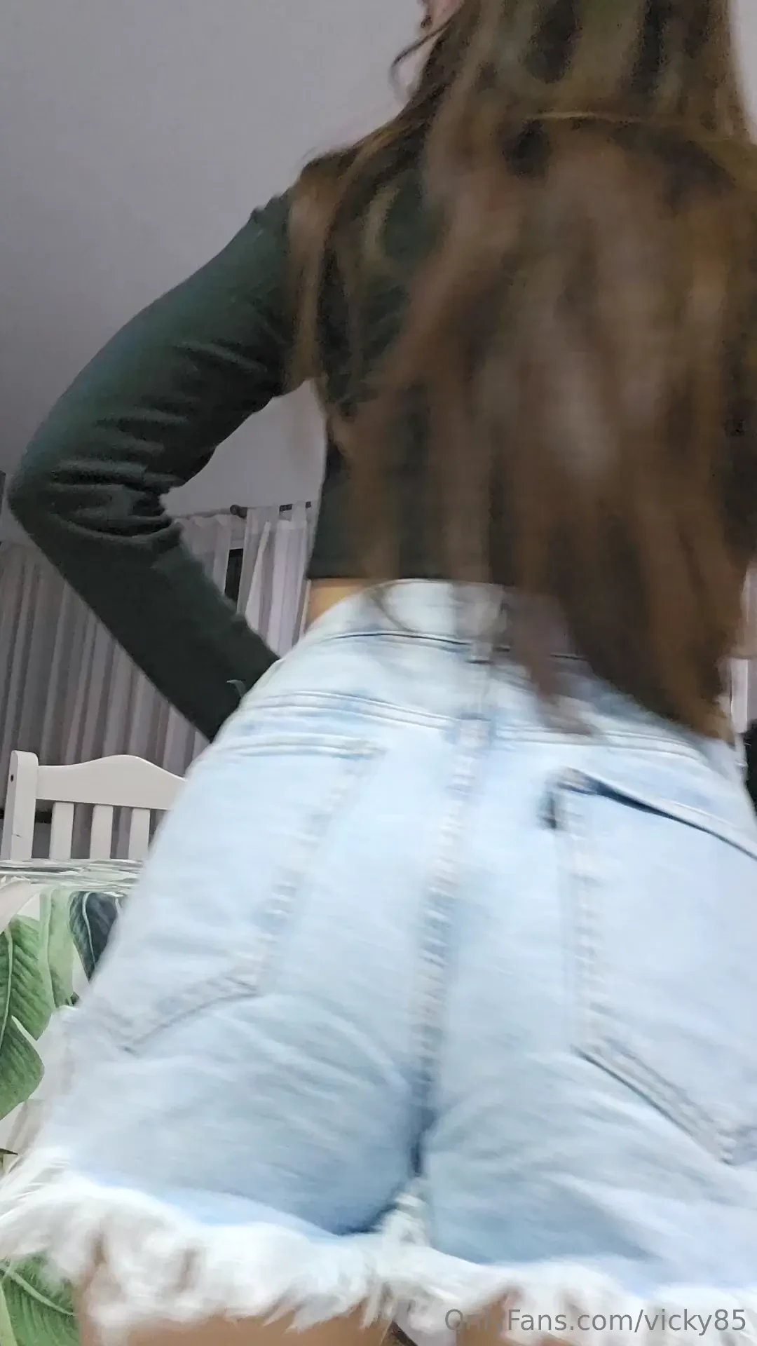 Do you want to see my ass move to eat it leave me a small gift and the 