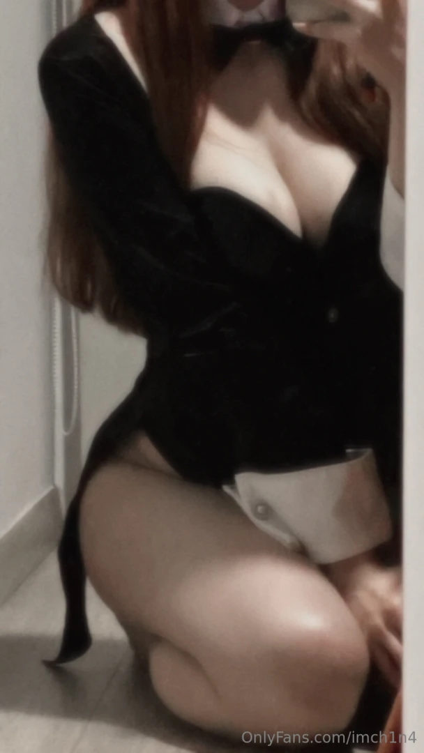 A veces cuando estoy aburrida me saco fotos frente al espejo y salen part 3 