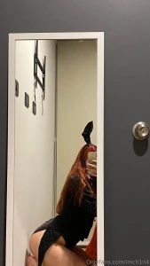 A veces cuando estoy aburrida me saco fotos frente al espejo y salen part 1